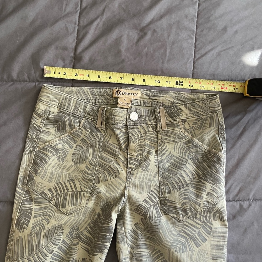 Democracy “Flex-Ellent” Cargo Crop Jeans - Picture 5 of 11